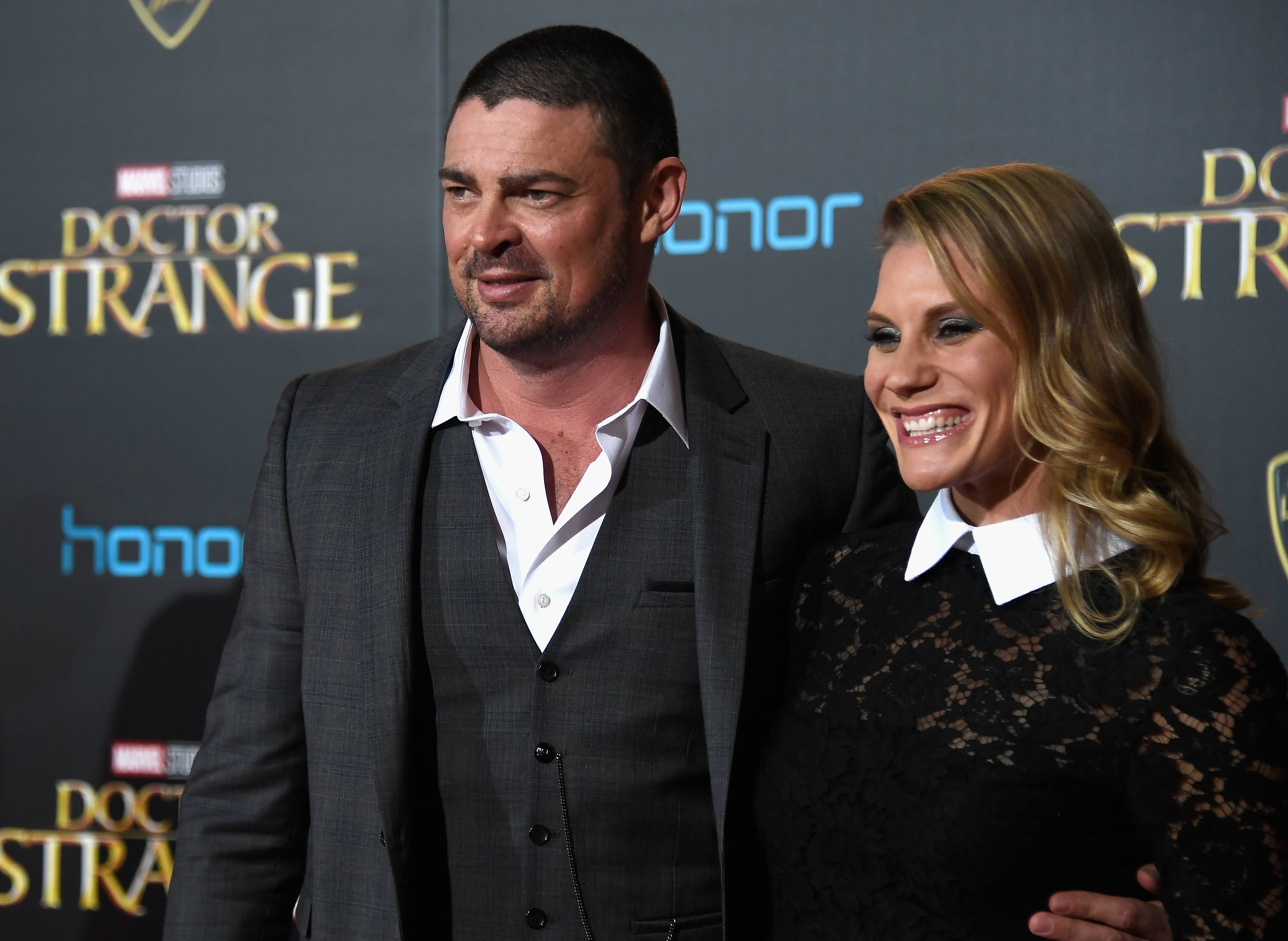 is karl urban married