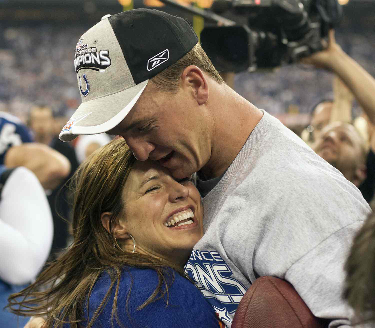 pics of peyton manning wife