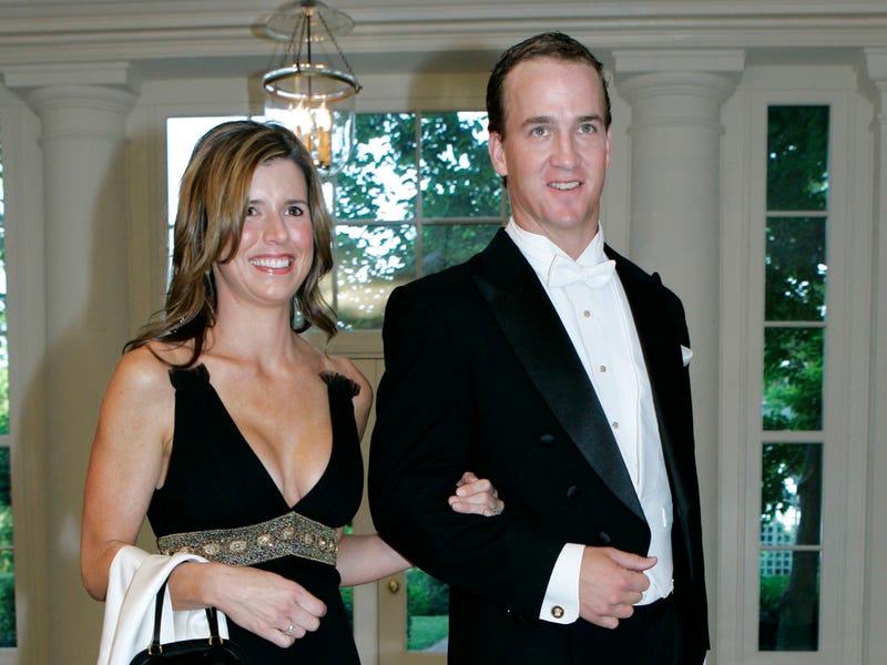 pics of peyton manning wife