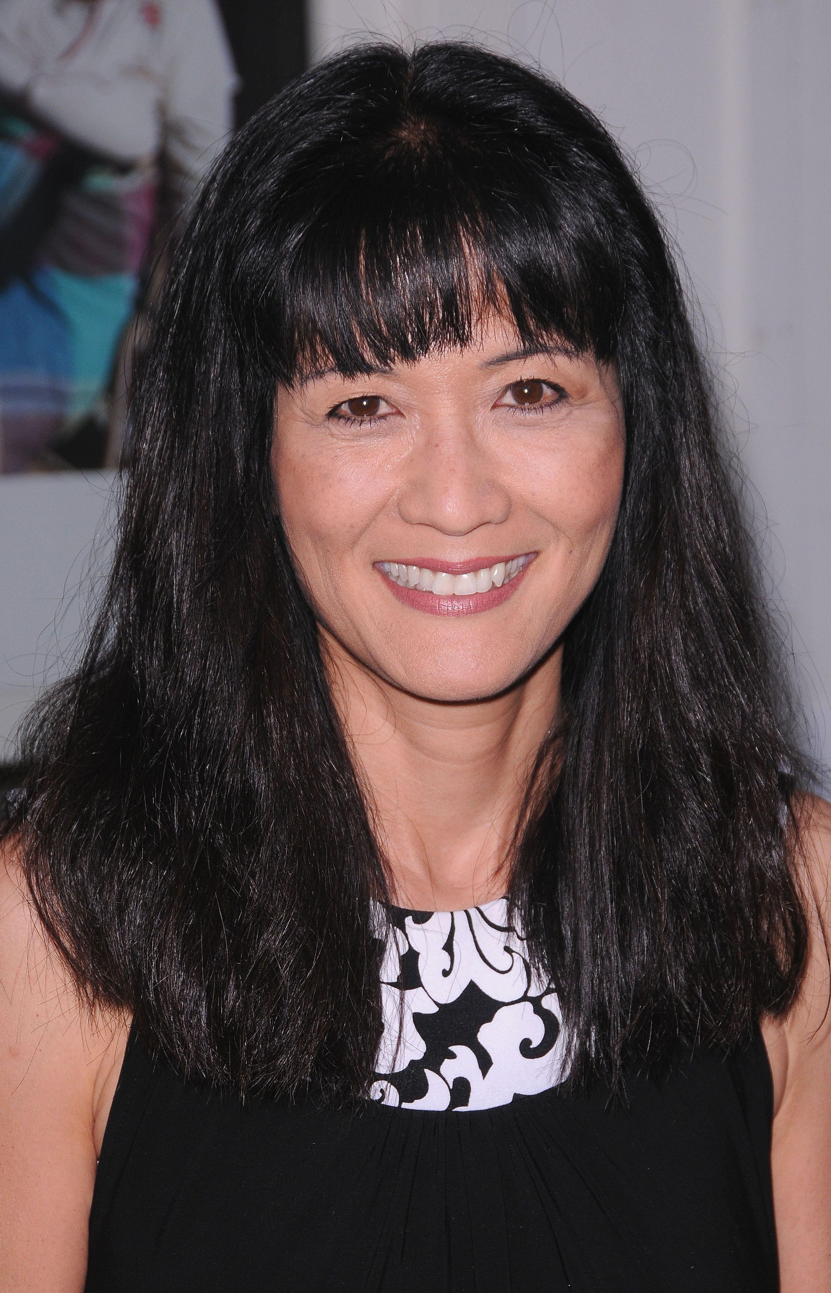 who is the narrator on house hunters