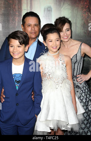 linda cardellini daughter