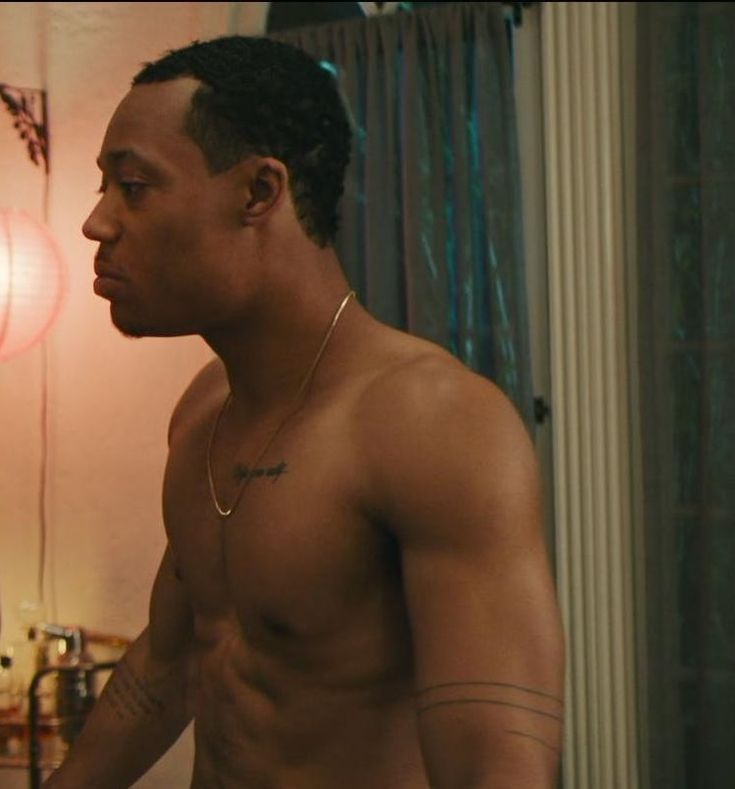tyler james williams shirtless