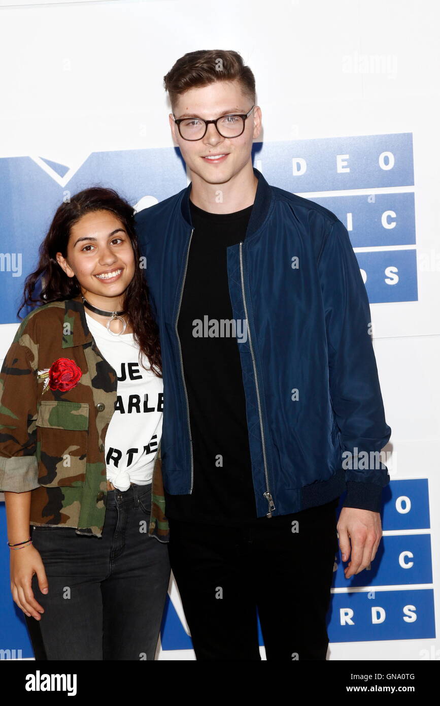 alessia cara boyfriend
