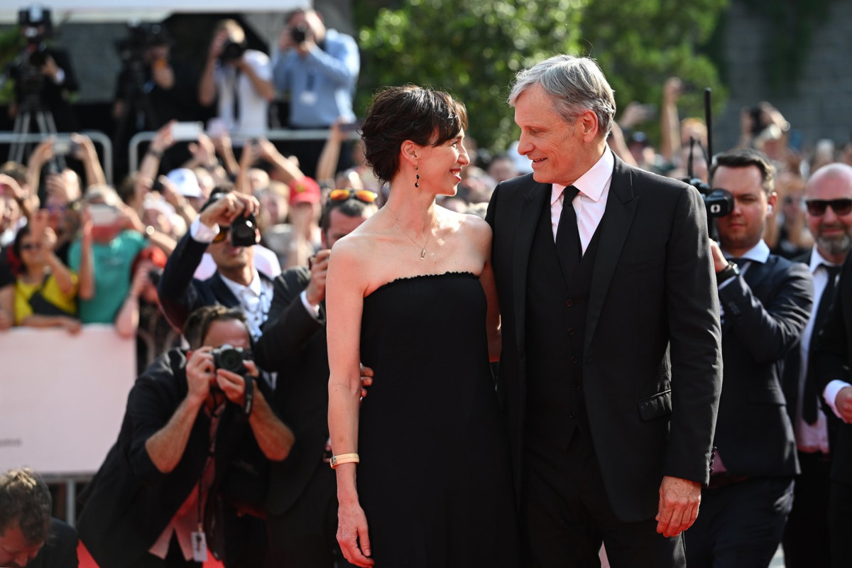 viggo mortensen girlfriend 2024