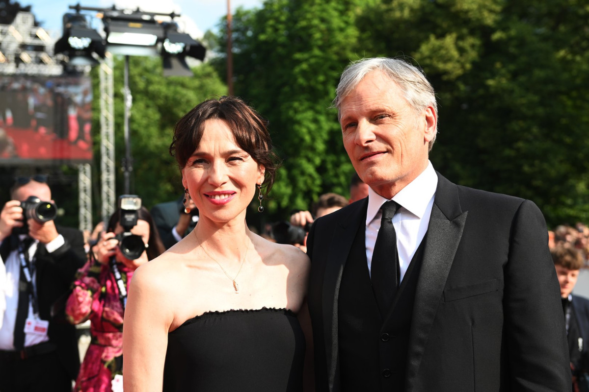 viggo mortensen girlfriend 2024