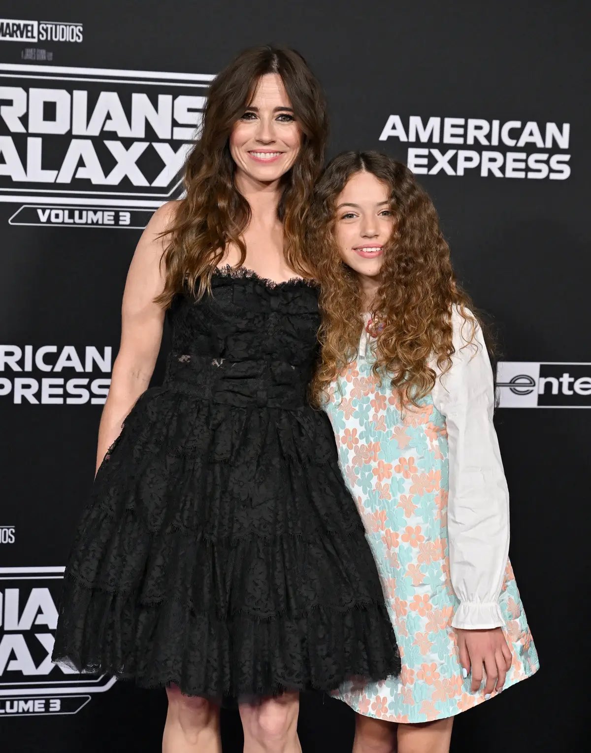 linda cardellini daughter