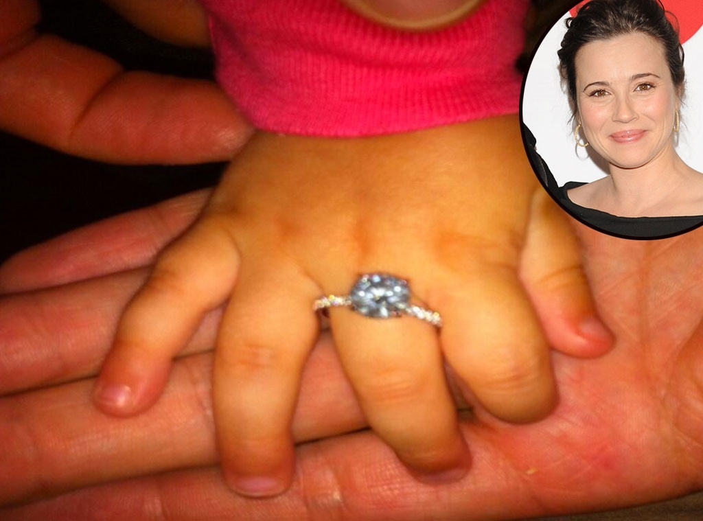 linda cardellini daughter